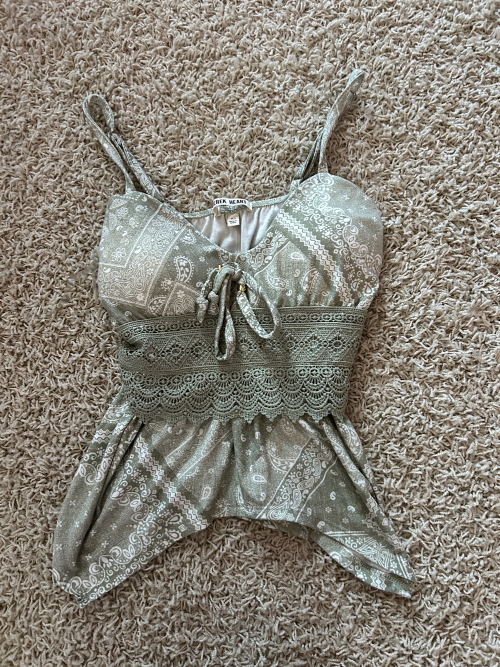 NWOT Derek Heart Juniors XS Green and White Top